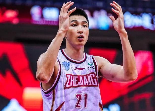 巴萨1-1扳平比分　第40分钟，米格尔-古铁雷斯左路带球推进，一路无人盯防带进禁区抽射得分，赫罗纳2-1再次领先　第80分钟，赫罗纳长传发动进攻，斯图亚尼头球摆渡，瓦勒里冷静晃过孔德的防守轻松推射再下一城，赫罗纳3-1领先　第90+2分钟，费兰低平球送出助攻，点球点附近京多安转身调整后抽射建功帮助巴萨扳回一球，比分改写为2-3　第90+5分钟，赫罗纳后场送出过顶长传，萨维奥接队友做球后挑球传中，后点的斯图亚尼轻松垫射破门，比分改写为2-4　【比赛焦点瞬间】第18分钟，加扎尼加挡出了巴萨绝佳的机会　第31分钟，菲利克斯脚后跟送妙传，坎塞洛跟进近距离的小角度打门被门将封堵　第37分钟，拉菲尼亚禁区内趟球过大错失良机　第39分钟，米格尔禁区内低射稍稍偏出　第53分钟，拉菲尼亚中路的头球攻门没能顶上力量　第59分钟，拉菲尼亚的单刀机会趟球过大被后卫追防破坏　第68分钟，京多安禁区内调整后的打门也是稍稍偏出　第83分钟，赫罗纳再次反击，萨维奥左路一路长驱直入，禁区内小角度的单刀机会被佩尼亚用脸挡出　第90分钟，赫罗纳一连串流畅配合后再次获得禁区内的射门良机，可惜最后的射门稍稍高出　第90+4分钟，莱万好机会的绝平头球，可惜稍稍偏出　下半场补时5分钟。